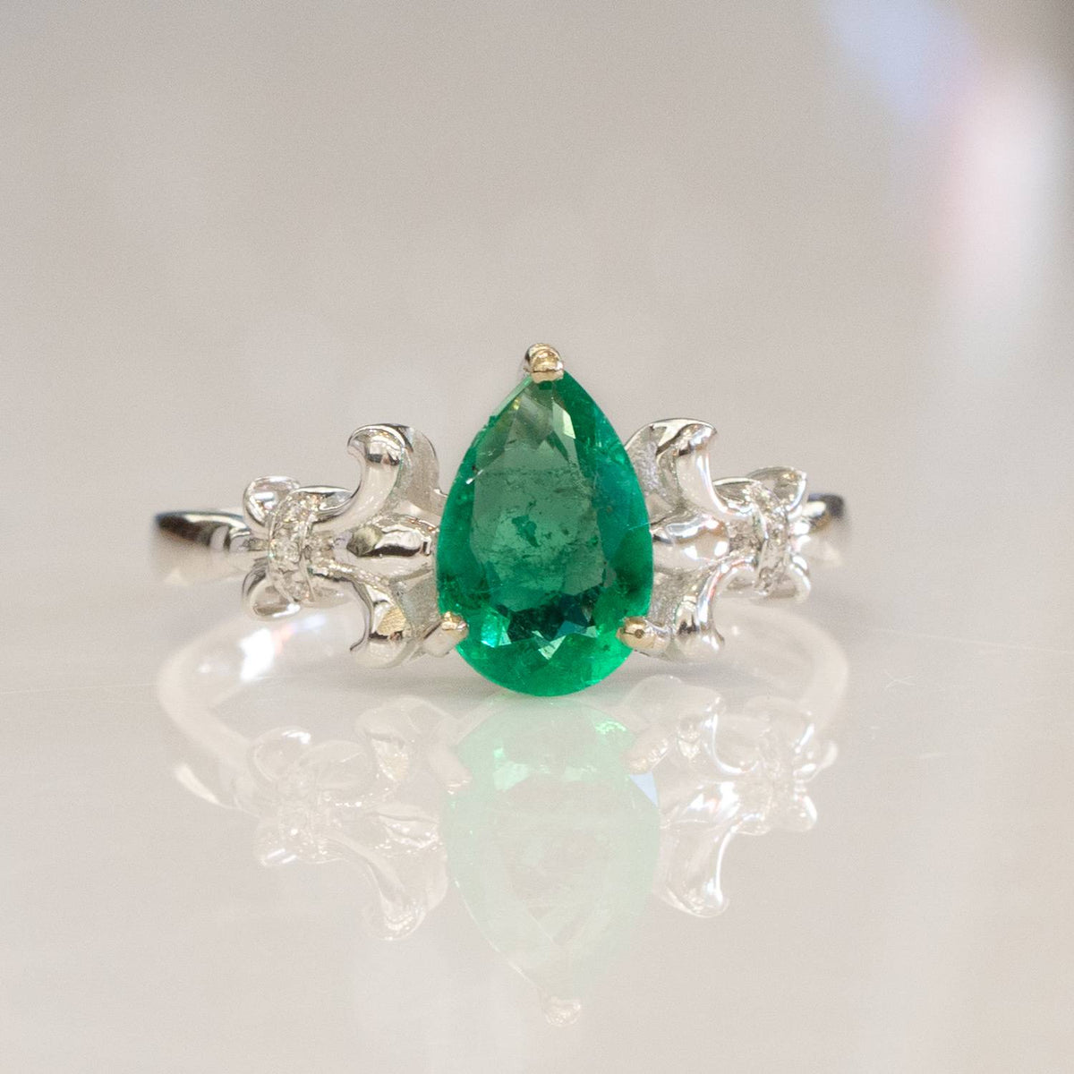 Natural Colombian Emerald Ring 18K