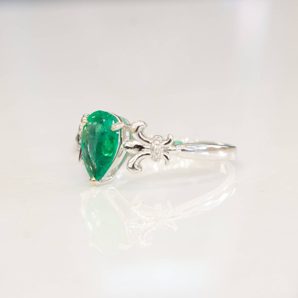 Natural Colombian Emerald Ring 18K