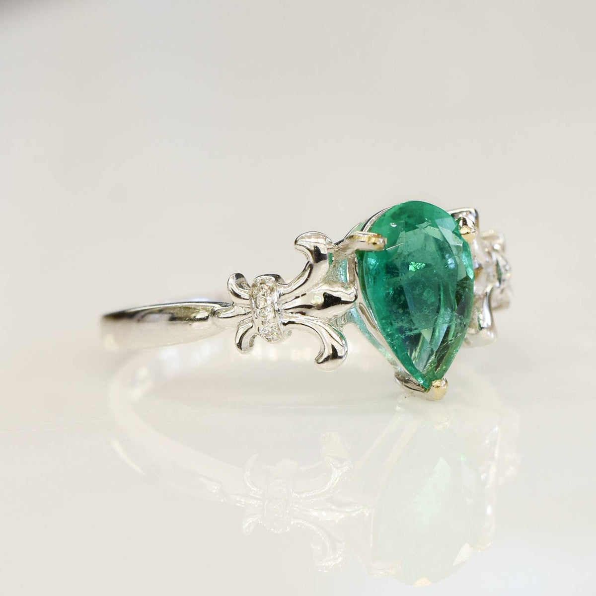 Natural Colombian Emerald Ring 18K