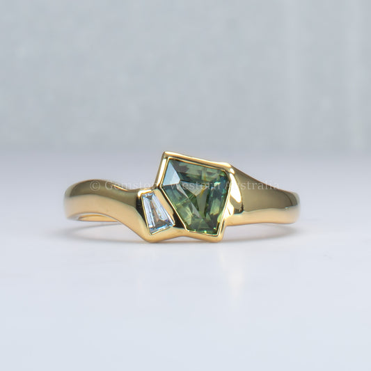 Unique Teal Sapphire and Diamond Gold Ring