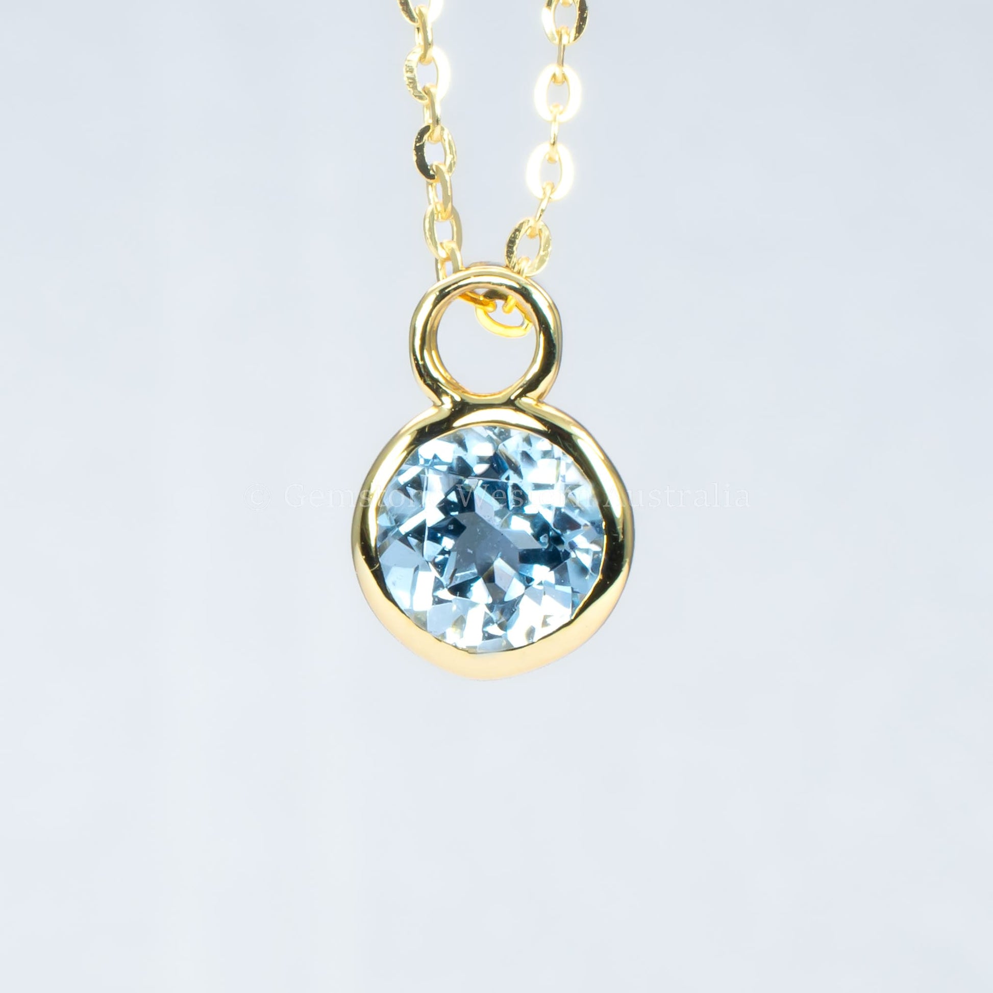 Round Aquamarine Pendant 