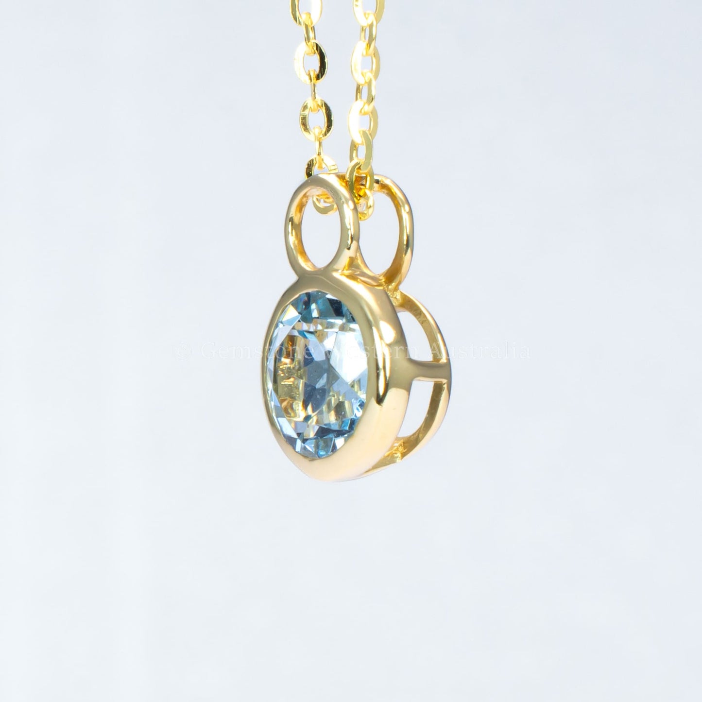 Round Aquamarine Pendant 