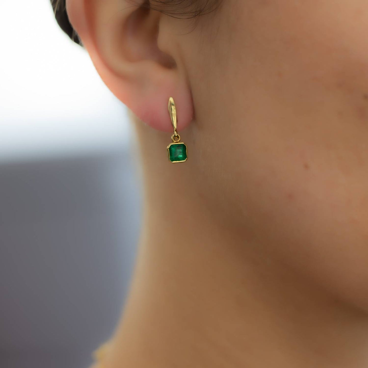 Colombian Emerald Drop Earrings in 18K Yellow Gold