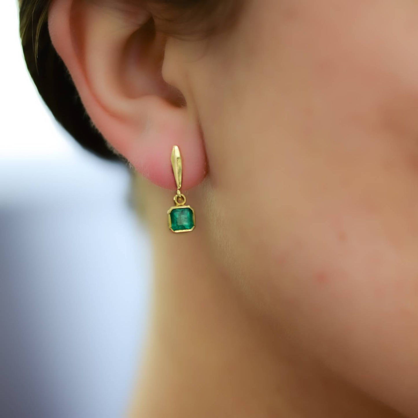 Colombian Emerald Drop Earrings in 18K Yellow Gold