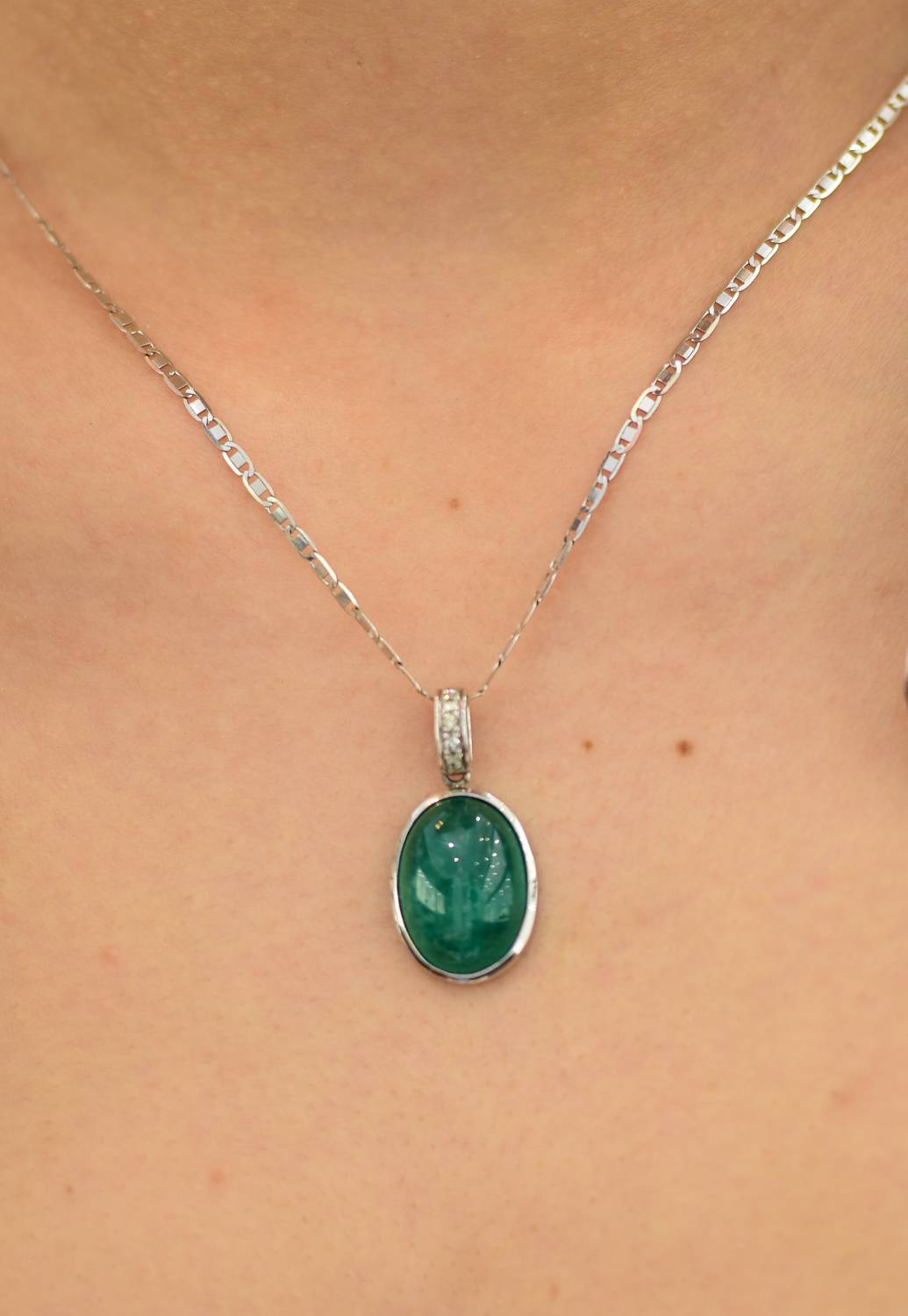 11.46ct Colombian Emerald Pendant Cabochon in 18K Gold