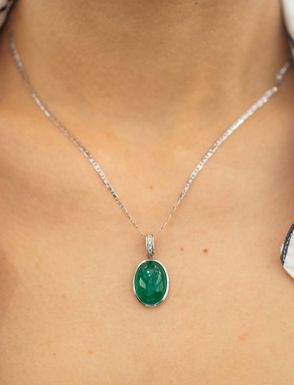 11.46ct Colombian Emerald Pendant Cabochon in 18K Gold