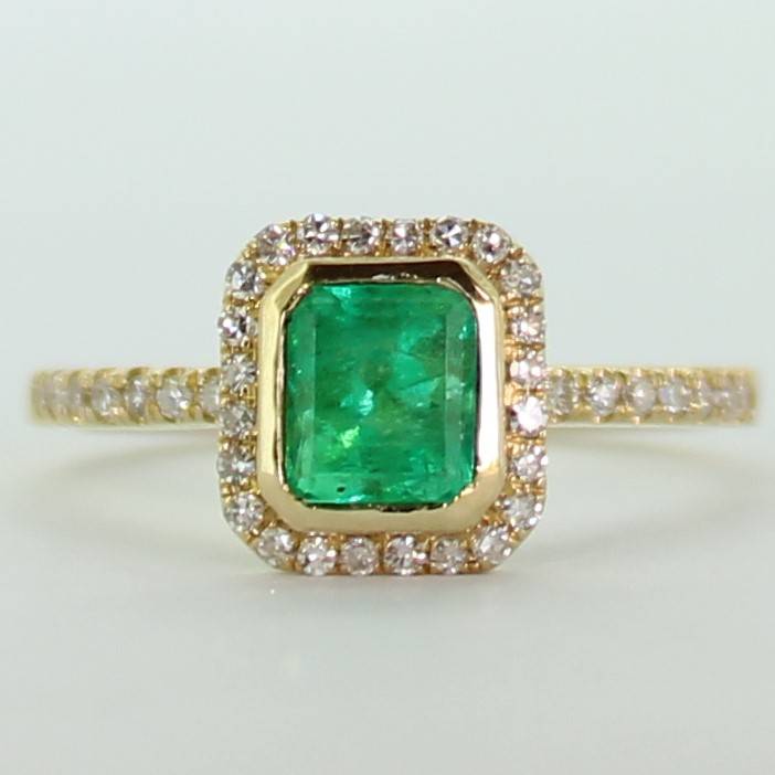 18ct Yellow Gold Colombian Emerald and 40 Diamonds Ring.