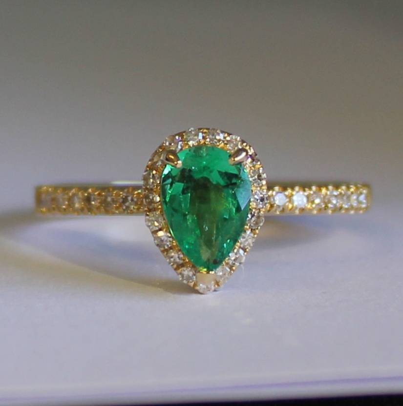 18ct Yellow Gold Colombian Emerald 35 Diamonds Ring. Pear Shape