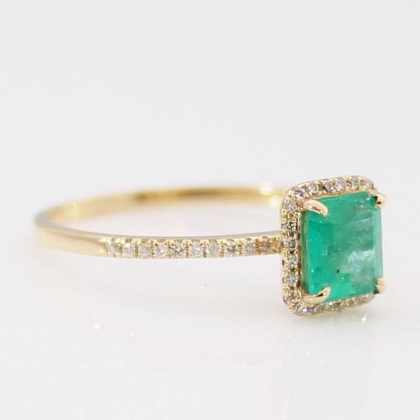 18ct Yellow Gold Colombian Emerald and 44 Diamonds Ring.