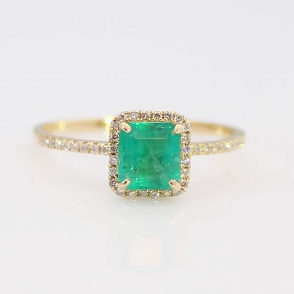 18ct Yellow Gold Colombian Emerald and 44 Diamonds Ring.