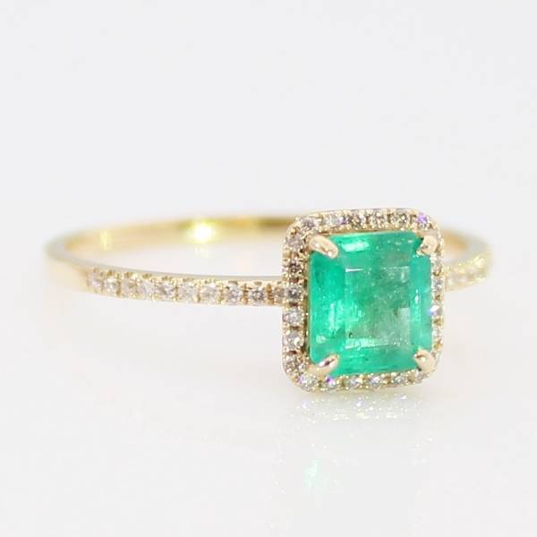 18ct Yellow Gold Colombian Emerald and 44 Diamonds Ring.