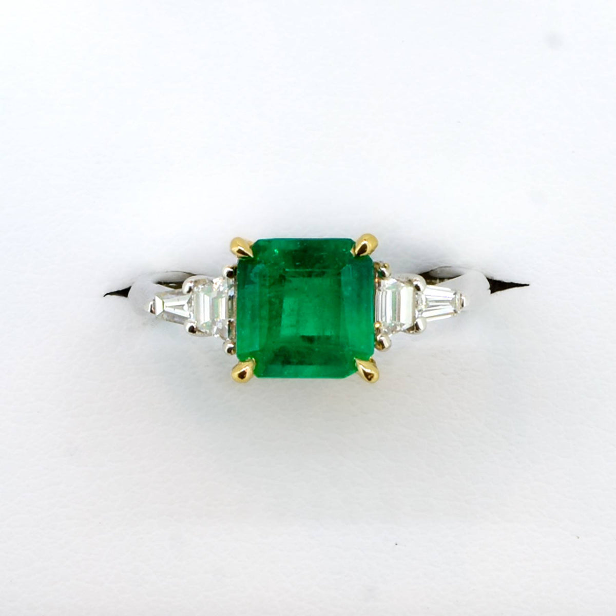 1.8 Carats Natural Colombian Emerald and Diamond Ring in Platinum