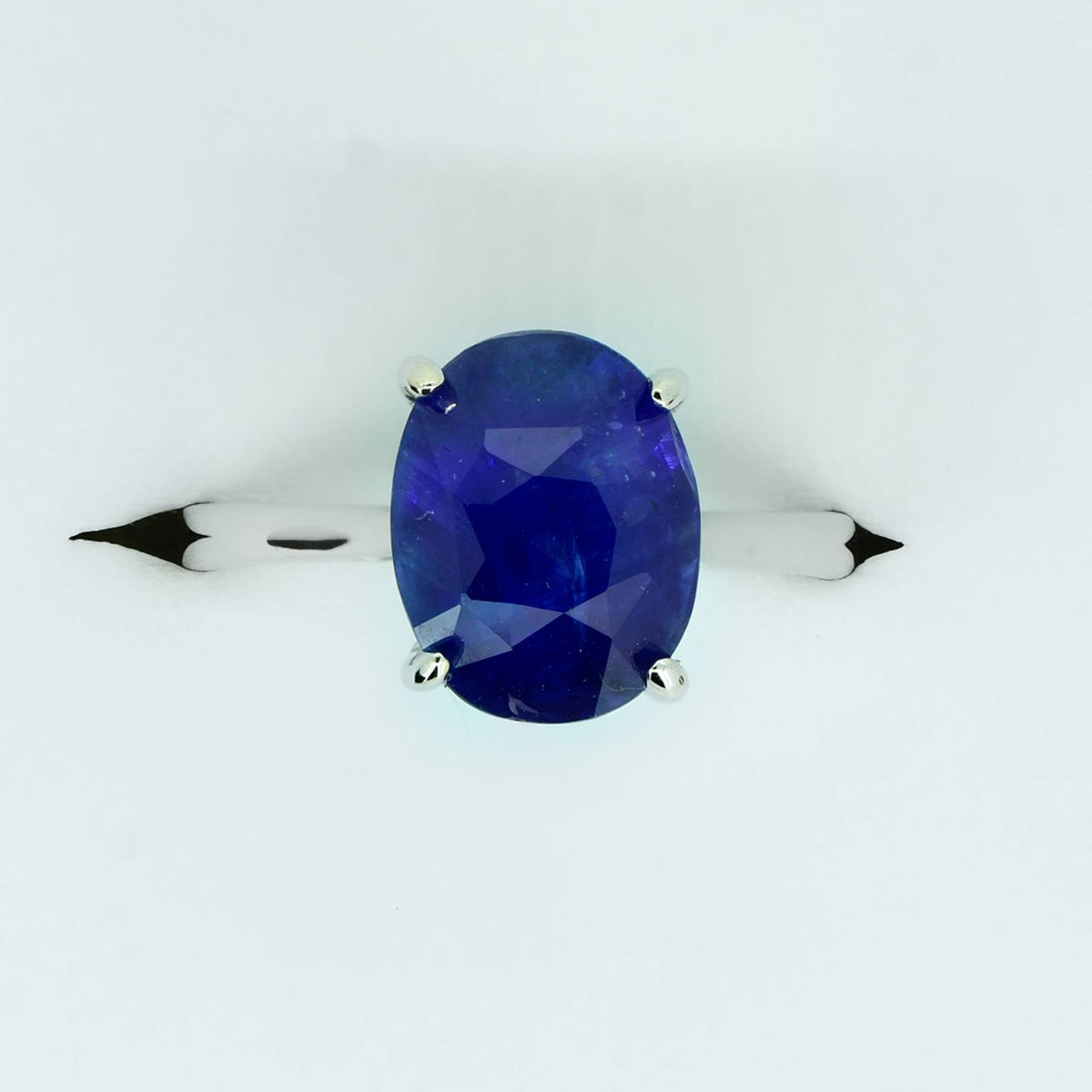 5.53 Carats Ceylon Blue Sapphire Ring in White Gold