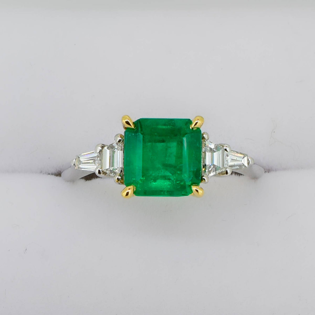 1.8 Carats Natural Colombian Emerald and Diamond Ring in Platinum