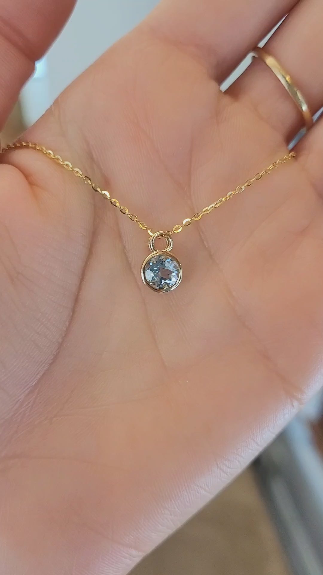 Round Aquamarine Pendant 