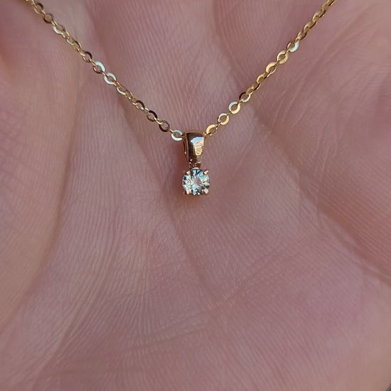 video on hand of yellow gold alexandrite pendant 