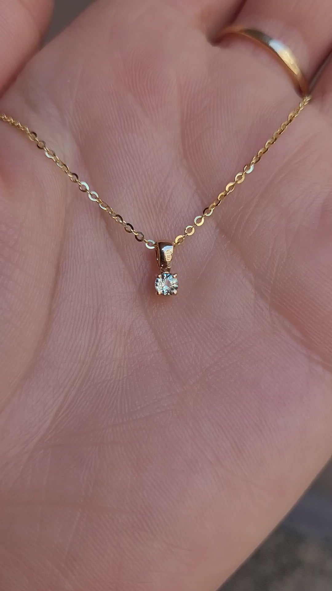 video on hand of yellow gold alexandrite pendant 