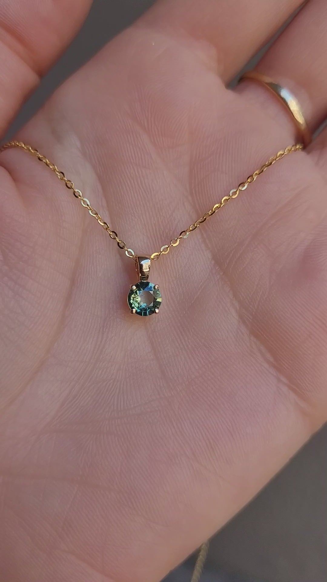 video of Australian teal sapphire pendant in 18K yellow gold