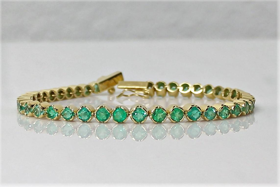 Emerald Tennis Bracelet. 18K Yellow Gold 39 Colombian emeralds