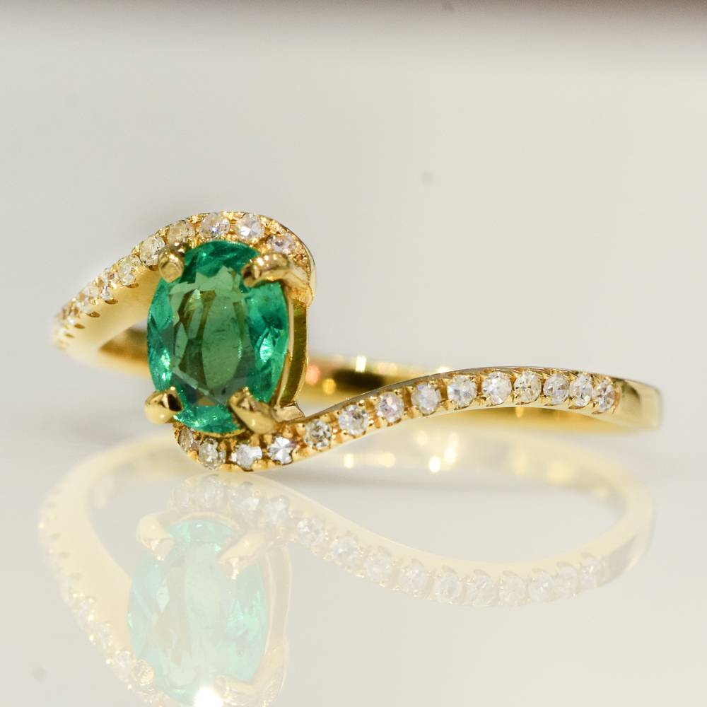 Buy 18ct Yellow Gold Colombian Emerald Ring and Diamond Ring