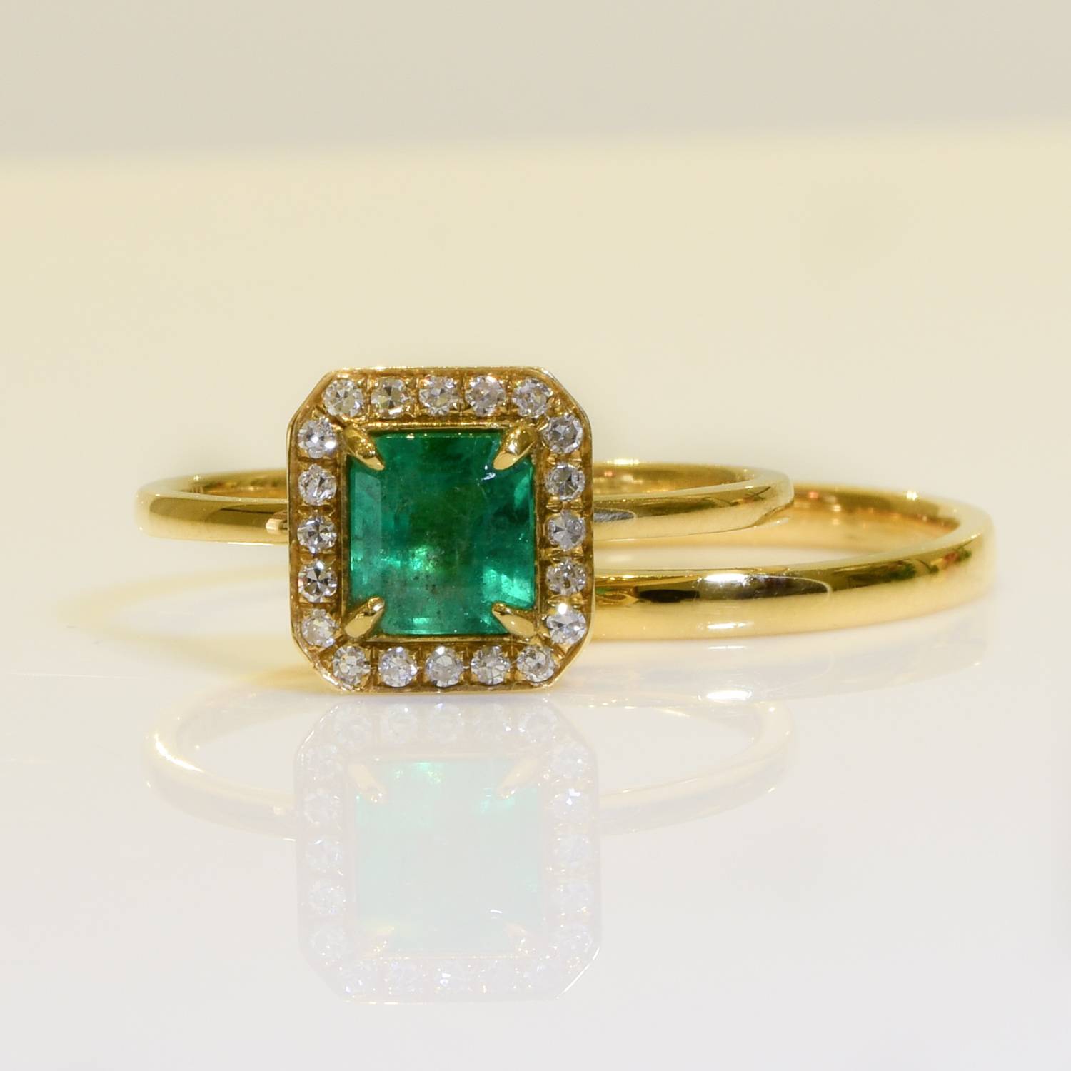 Colombian Emerald and Diamond Halo Ring 18K Gold