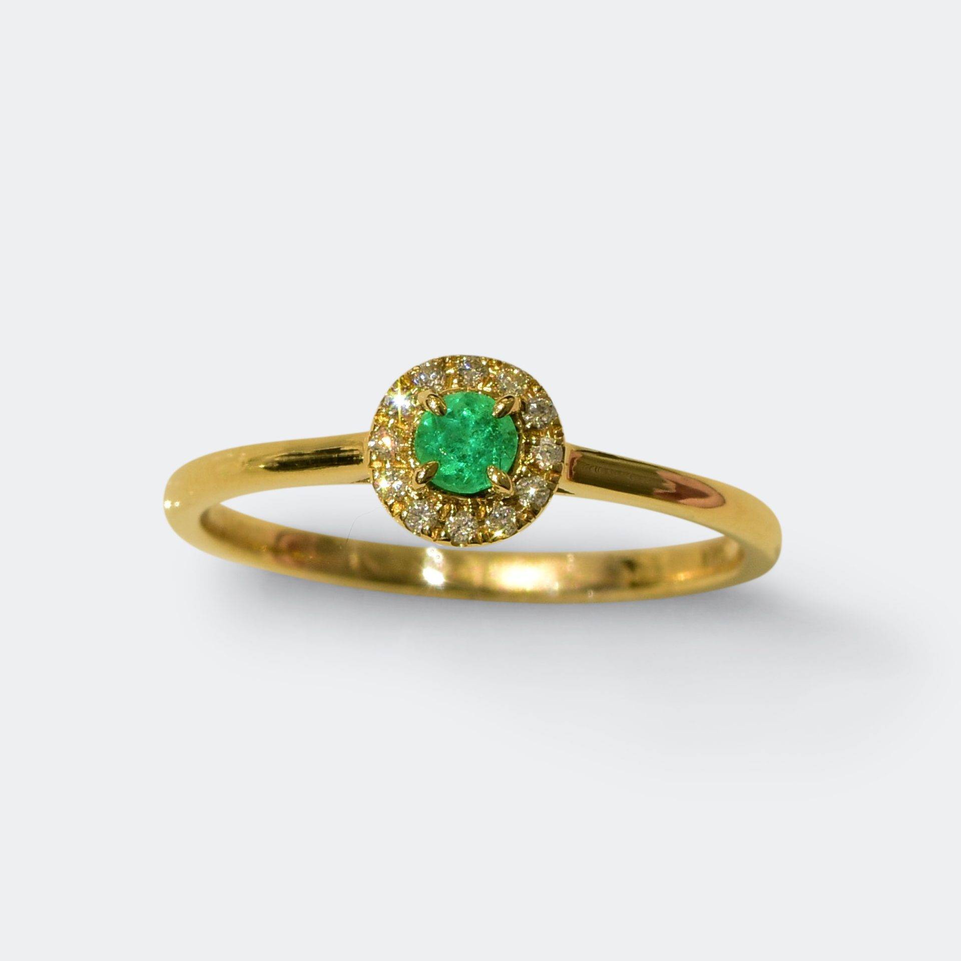 Minimalist Emerald Ring 18k yellow gold - gemsandgold.com.au