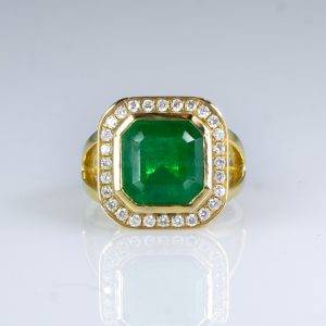 4.82ct Colombian Emerald and Diamonds Halo Ring 18K Gold - 1982298 - 1