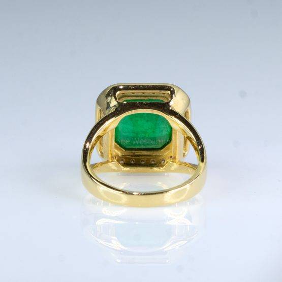 4.82ct Colombian Emerald and Diamonds Halo Ring 18K Gold - 1982298 - 2
