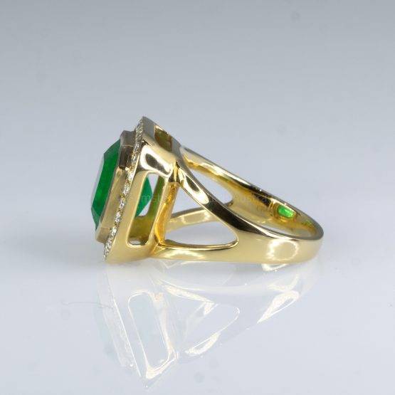 4.82ct Colombian Emerald and Diamonds Halo Ring 18K Gold - 1982298 - 3