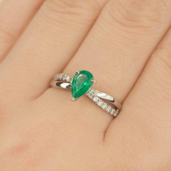 Twisted band colombian emerald ring - 1982152-1