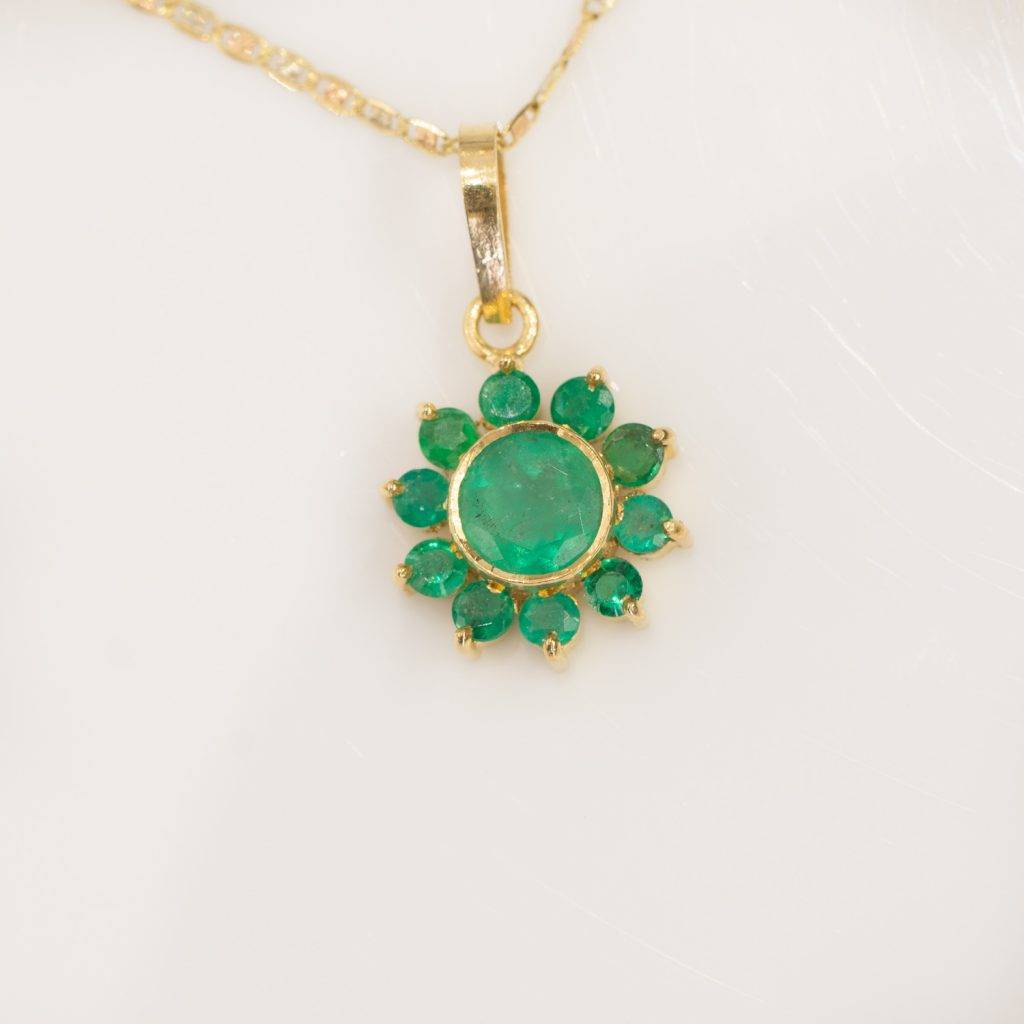 Colombian Emerald Flower Pendant 18ct Yellow Gold