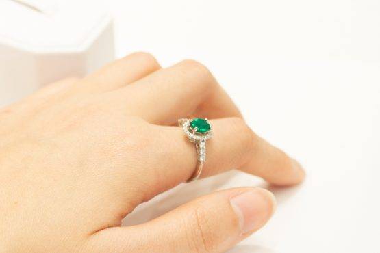 vivid green emerald diamond ring 1982139-8