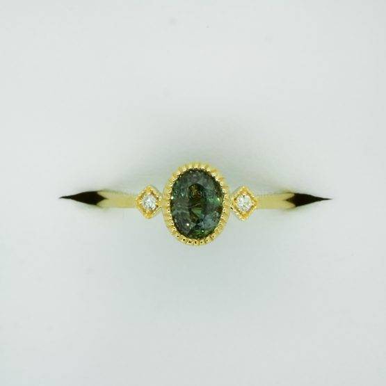 Rare and Exclusive Alexandrite and Diamond Ring in Yellow Gold - 1982343