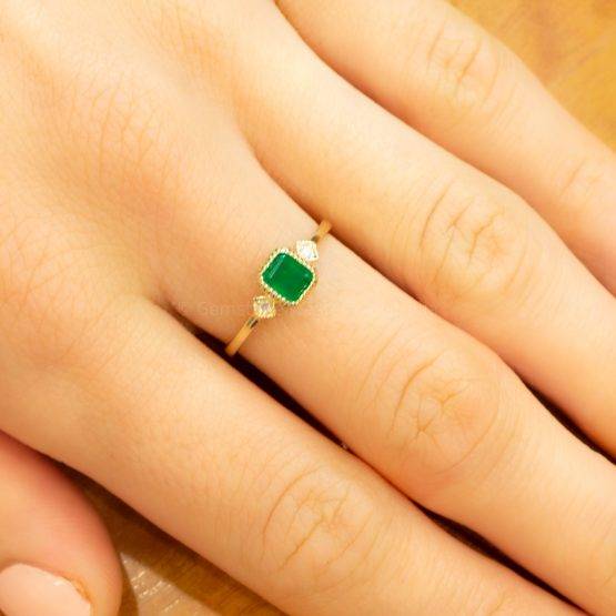 Natural Colombian Emerald Three-Stone Ring in Yellow Gold - 1982368-3