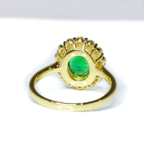 Oval Cut Colombian Emerald and Diamond Ring in 18K Gold - 1982371 - 5