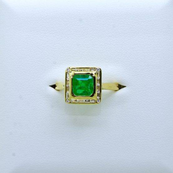 Emerald Cut Colombian Emerald and Diamond Ring in 18K Gold - 1982383