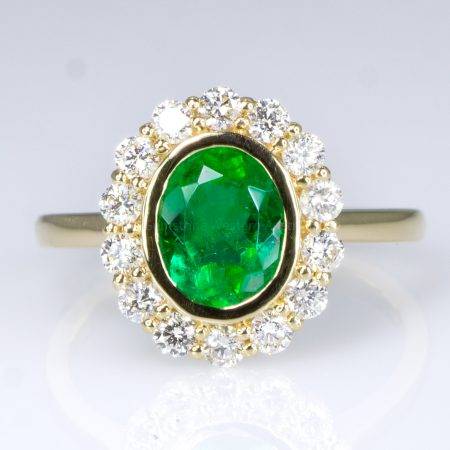 Oval Cut Colombian Emerald and Diamond Ring in 18K Gold - 1982371 - 7