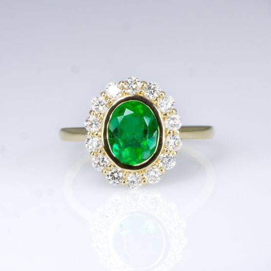 Oval Cut Colombian Emerald and Diamond Ring in 18K Gold - 1982371 - 8