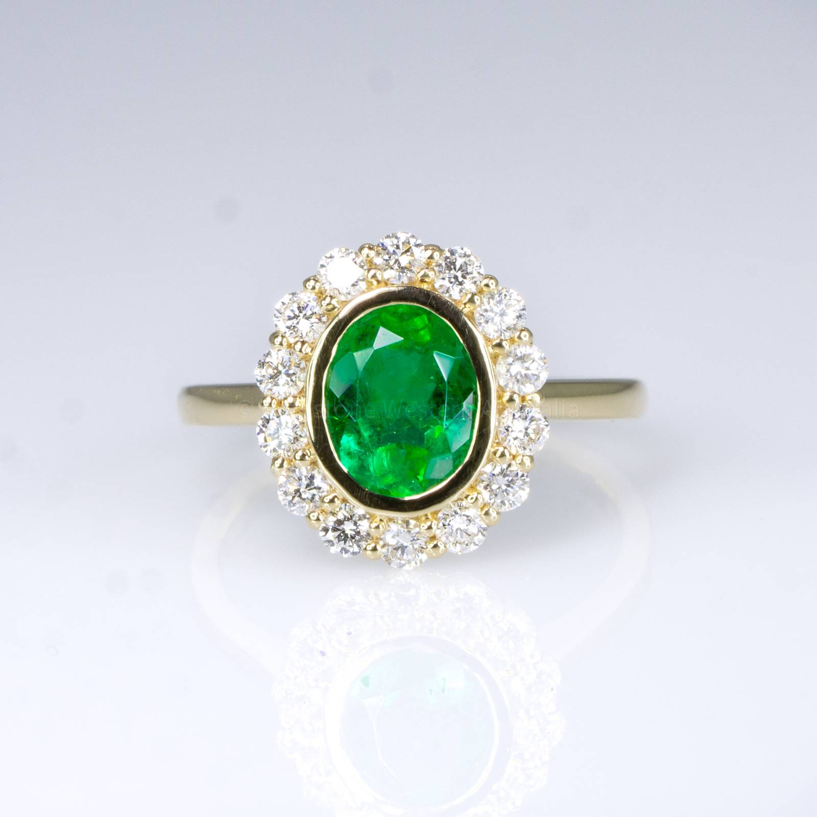 Oval Cut Colombian Emerald and Diamond Ring in 18K Yellow Gold