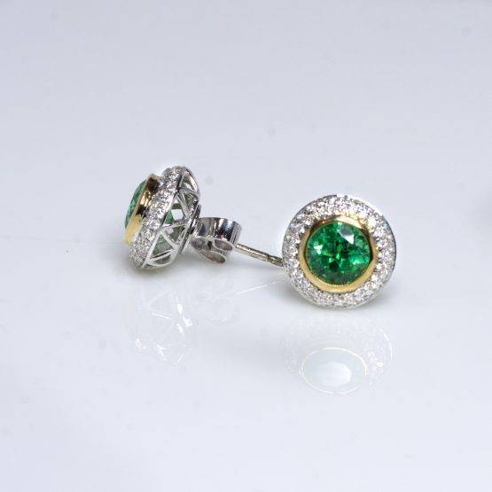 1.6 Carat Colombian Emerald and Diamond Stud Earrings 18K Gold - 1982387-3