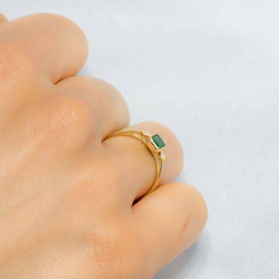 Natural Colombian Emerald Three-Stone Ring in Yellow Gold - 1982412-1