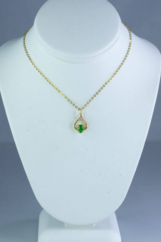 Natural Colombian Emerald Diamond Pendant Necklace in 18K Yellow Gold - 1982420