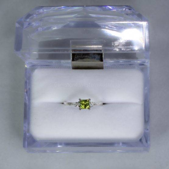 Rare Alexandrite and Diamond Three Stone Ring in 18K White Gold - 1982458 - 2