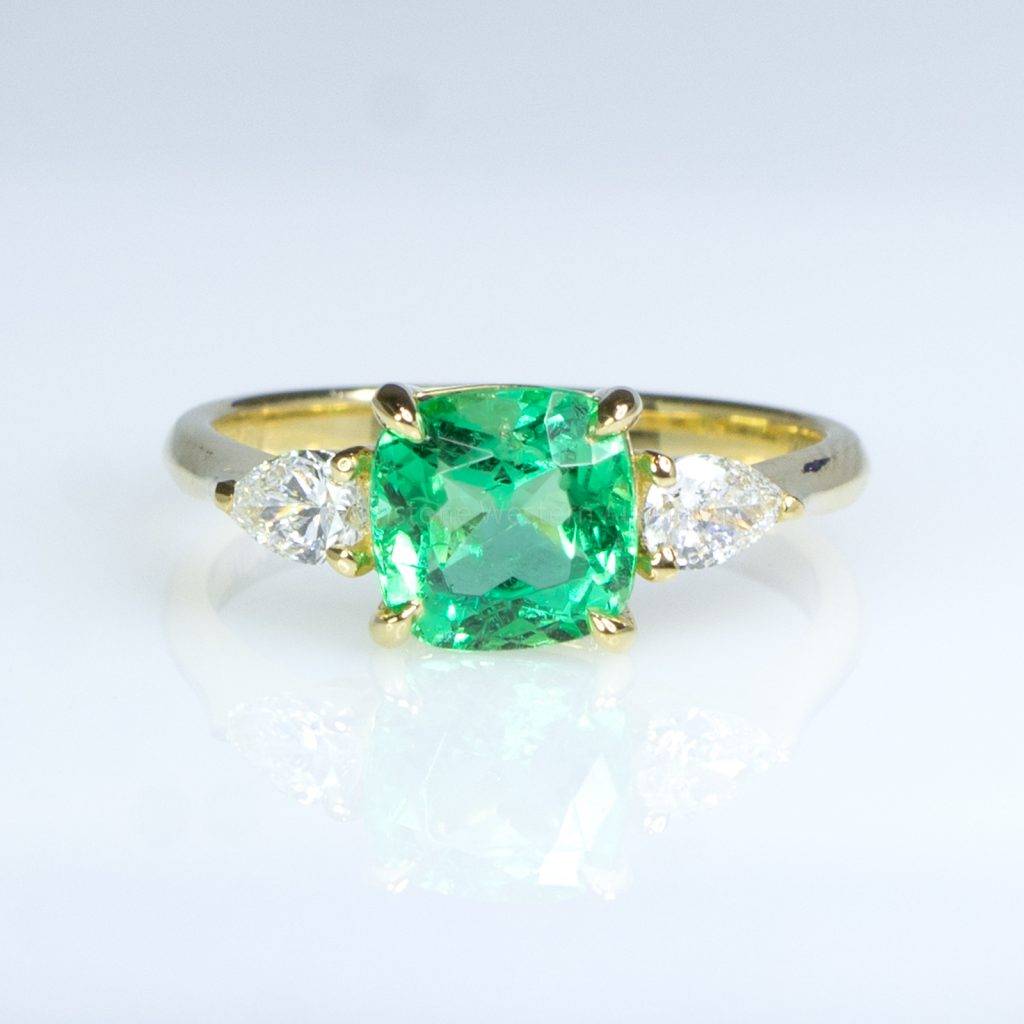 1.6 Carats Natural Colombian Emerald and Diamond Ring in 18K Gold - 1982464