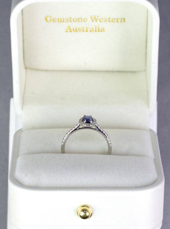 Royal Blue Sapphire and Diamond Ring in 18K Gold - 1982481-3