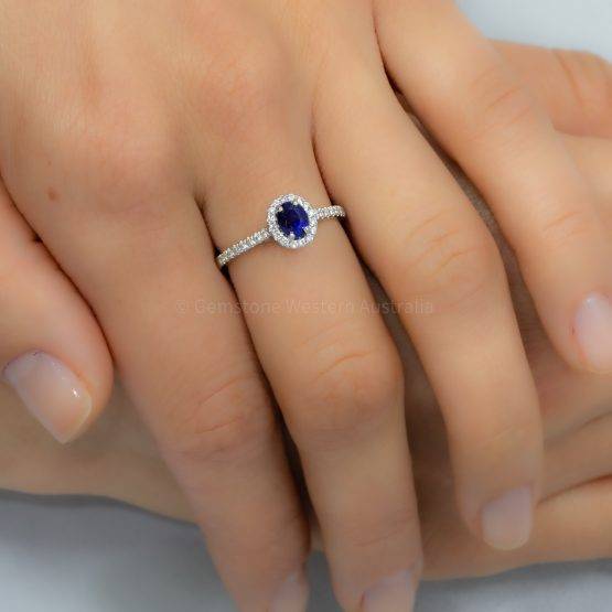 Royal Blue Sapphire and Diamond Ring in 18K Gold - 1982481-4