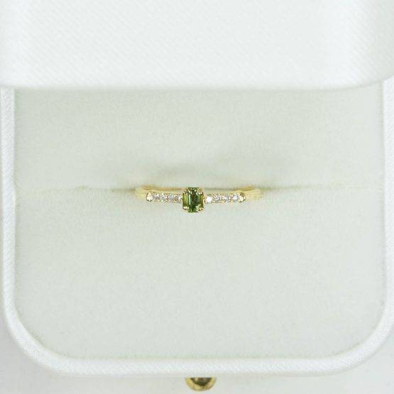 Dainty Alexandrite and Diamonds Ring in Yellow Gold - 1982538-6
