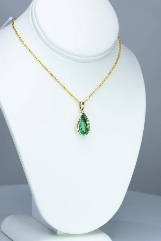 Pear Cut Colombian Emerald Pendant in Yellow Gold
