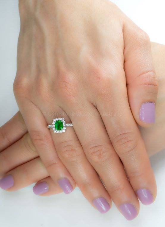 TCW 1.05 Emerald Cut Emerald Ring in Platinum Colombian Emerald - 1982564-4