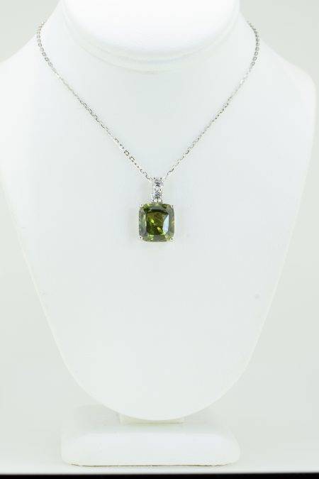 Green Sapphire and Diamonds Pendant Necklace
